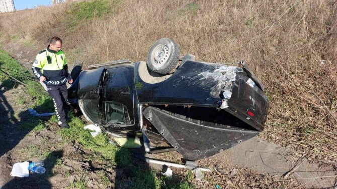 Aracıyla Su Kanalına Yuvarlanan Öğretmen Ölümden Döndü