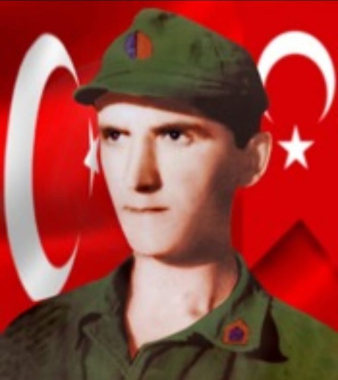 Şehit Asker Kabri Başında Anıldı