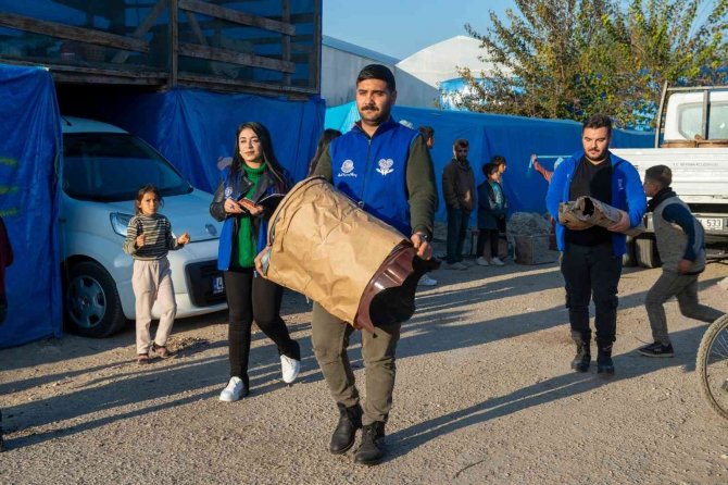 Seyhan’ın ‘Mavi Ekipler’i Mutluluk Dağıtıyor