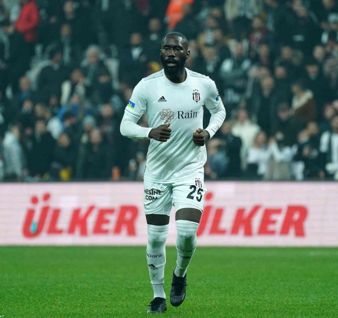 Spor Toto Süper Lig: Beşiktaş: 1 - Adana Demirspor: 0 (İ̇lk Yarı)