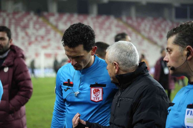 Rıza Çalımbay’dan Hakeme Tepki