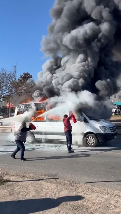 Antalya’da Servis Minibüsü Alevlere Teslim Oldu