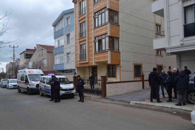 3 Gündür Haber Alınamıyordu, Evinde Ölü Bulundu