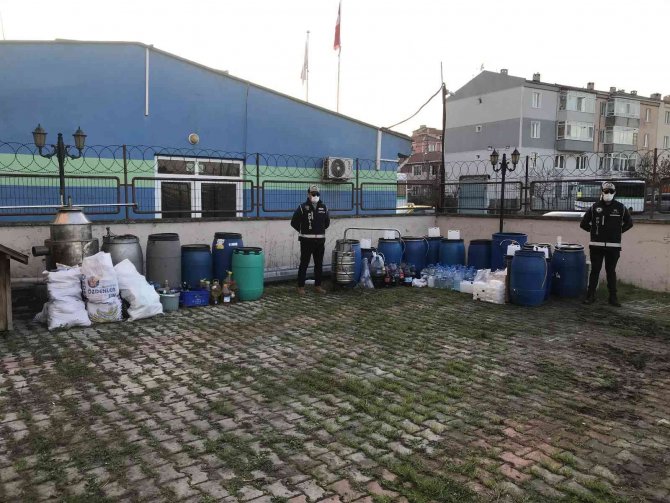 Yılbaşı Öncesi Tekirdağ’da 1 Ton Sahte İçki Ele Geçirildi