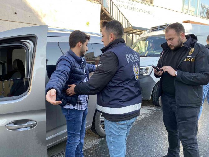 Üsküdar’da Okul Önlerinde Polisten Sıkı Denetim