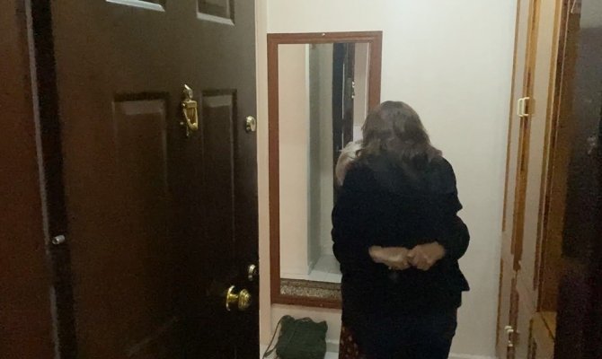 Dolandırıcıların Hedefi Olan Yaşlı Kadın, Polis Dahil Kimseye Kapıyı Açmadı