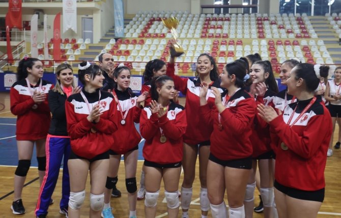 Voleybolda Denizli Büyükşehir Belediyespor Şampiyon Oldu