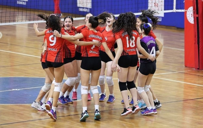 Voleybolda Denizli Büyükşehir Belediyespor Şampiyon Oldu