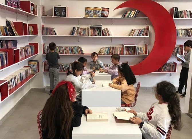 Kızılay’dan Okullara Kitap Yardımı