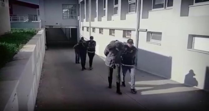 Avukatın Kullandığı Araçtan 7 Kilodan Fazla Metamfetamin Çıktı