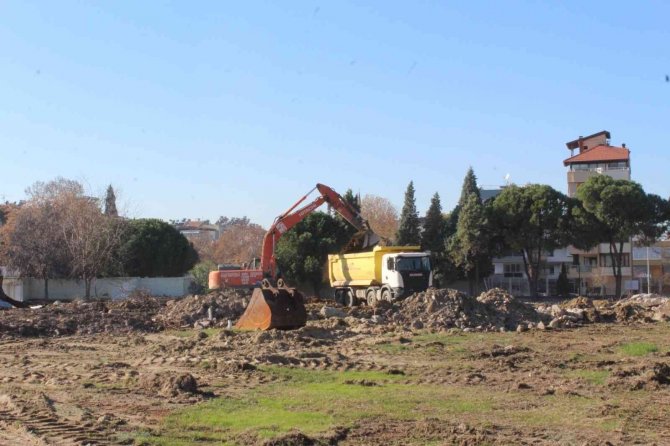 Ak Partili Baybatur Ve Bilen, Yeni Hastane İle Spor Kompleksini İnceledi