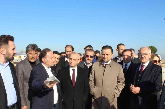 Ak Partili Baybatur Ve Bilen, Yeni Hastane İle Spor Kompleksini İnceledi