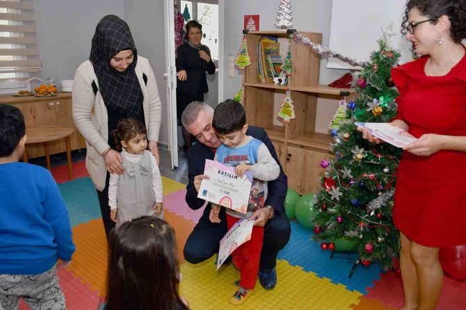 Anne Baba Ve Çocuk Merkezi’nde Yeni Yıl Coşkusu Yaşandı