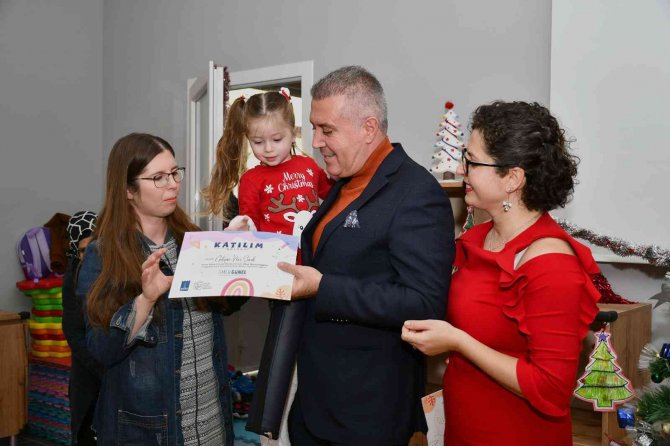 Anne Baba Ve Çocuk Merkezi’nde Yeni Yıl Coşkusu Yaşandı