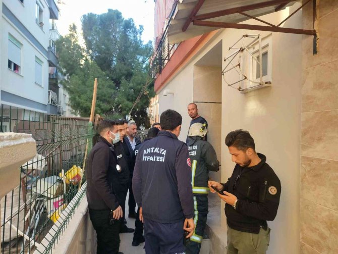 Antalya’da Yangın Çıkan Evde Şüpheli Ölüm