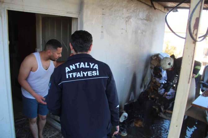 Yangına Uykuda Yakalandı, Balkonda İtfaiyeyi Görünce Şaşkına Döndü