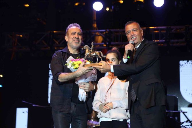 Ataşehir Belediyesi Hizmetle Dolu Geçen Bir Yılı Daha Geride Bıraktı