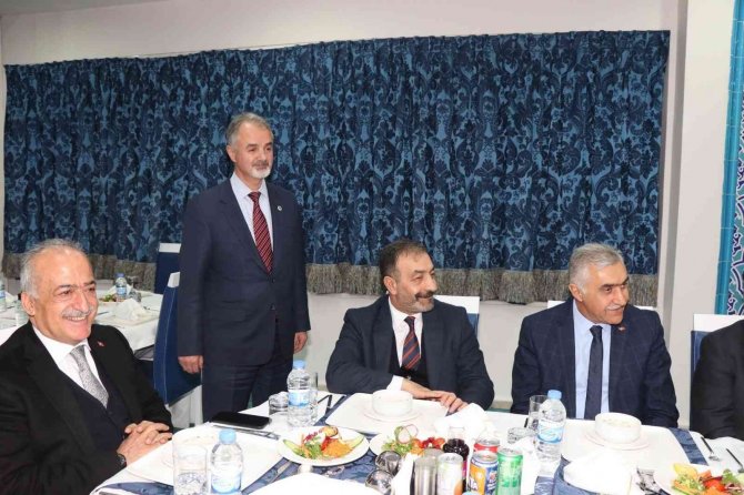 Danışma Kurulu Üyeleri Atatürk Üniversitesinde Buluştu
