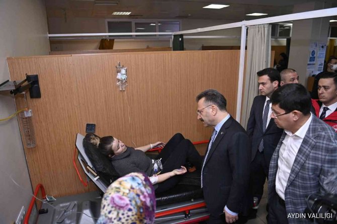 Vali Aksoy, Patlamada Yaralananları Hastanede Ziyaret Etti