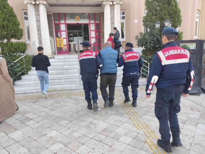 Didim’de Göçmen Kaçakçıları Yakalandı