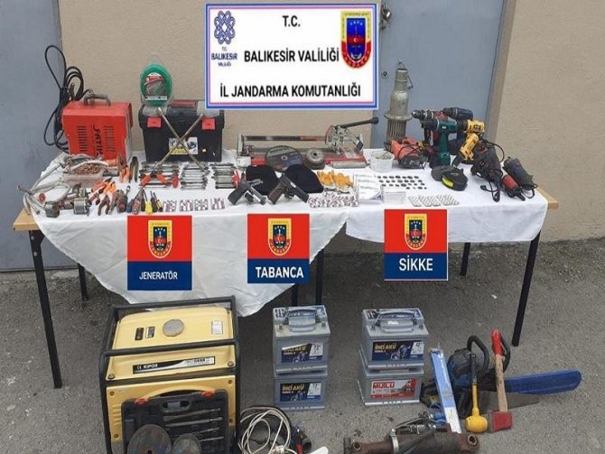 Balıkesir’de Jandarmadan Tarihi Eser Ve Hırsızlık Operasyonu