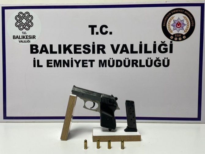 Balıkesir’de Polis 48 Aranan Şahsı Yakaladı