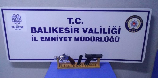 Balıkesir’de Polis 48 Aranan Şahsı Yakaladı