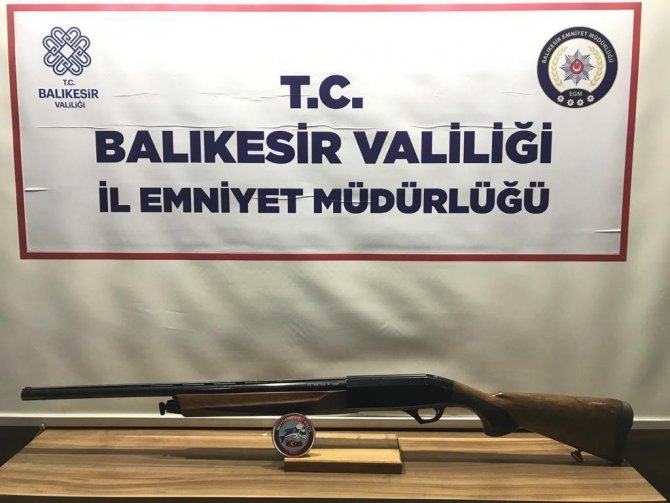 Balıkesir’de Polis 48 Aranan Şahsı Yakaladı