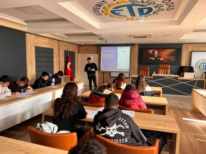 Lise Öğrencileri İçin Dış Ticaret Eğitimi Düzenlendi