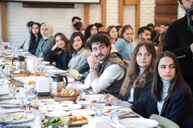 Başkan Alim Işık Öğrencilerle Bir Araya Geldi