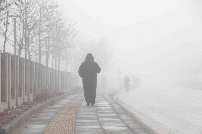 Başkent Sis Tabakası İçinde Kayboldu