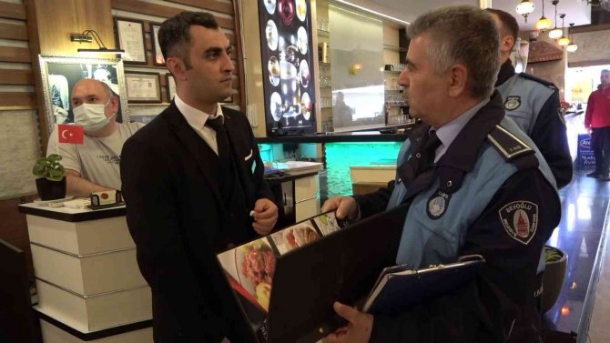 Zabıta Ekipleri İ̇stiklal Caddesi’ndeki İşletmeleri Denetledi