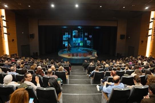 Büyükşehir Tiyatrosu, İ̇zmir’e Misafir Oldu