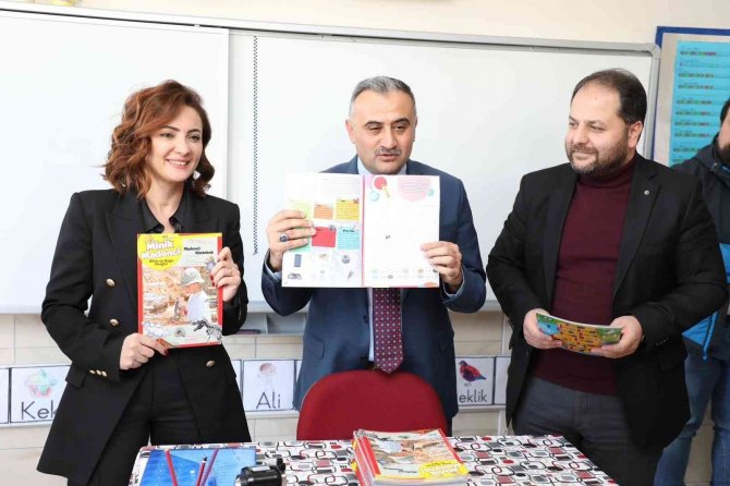 İ̇lköğretim Öğrencilerine Dergi Hediyesi