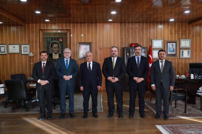Diyanet İ̇şleri Başkanlığı Yöneticilerinden Rektör Çomaklı’ya Proje Teşekkürü