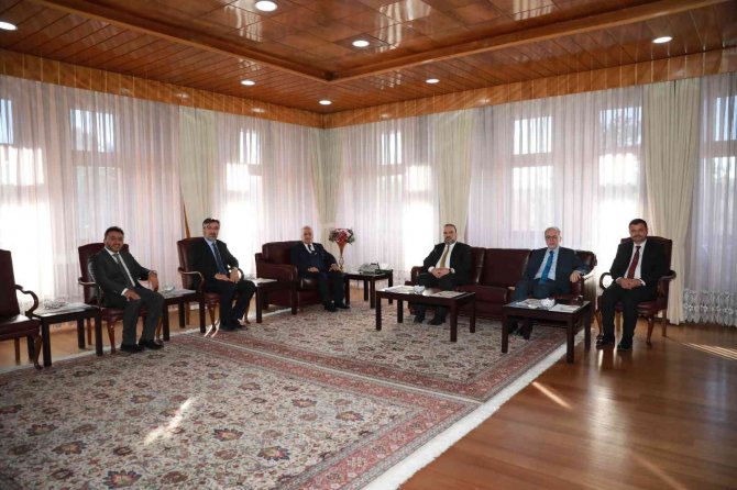 Diyanet İ̇şleri Başkanlığı Yöneticilerinden Rektör Çomaklı’ya Proje Teşekkürü