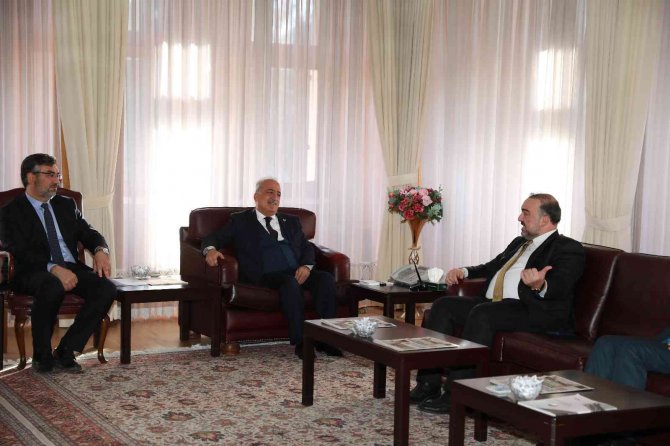 Diyanet İ̇şleri Başkanlığı Yöneticilerinden Rektör Çomaklı’ya Proje Teşekkürü