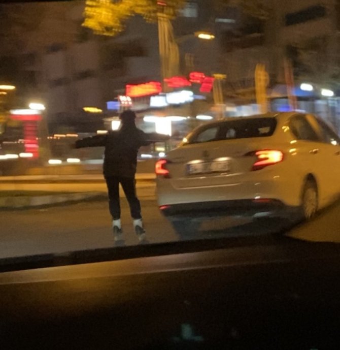 Canını Hiçe Saydı Metrelerce Yol Tutunarak İlerledi