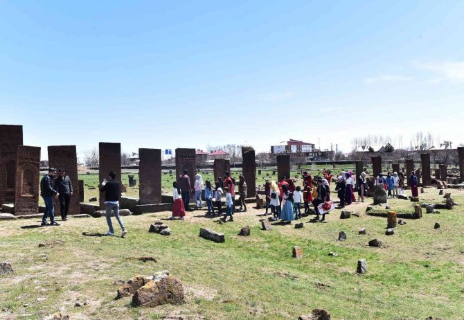 Tarihi Kent Ahlat’a İlgi Artıyor