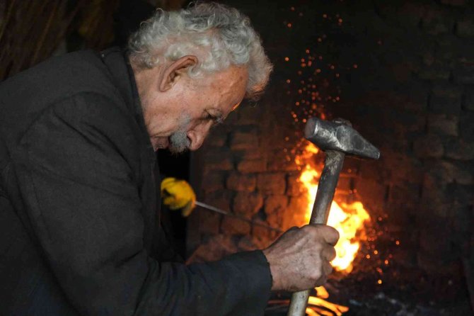 73 Yıldır Demir Dövüyor