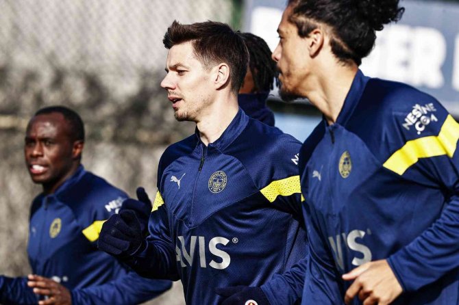 Fenerbahçe’de, Antalyaspor Maçının Hazırlıkları Sürüyor