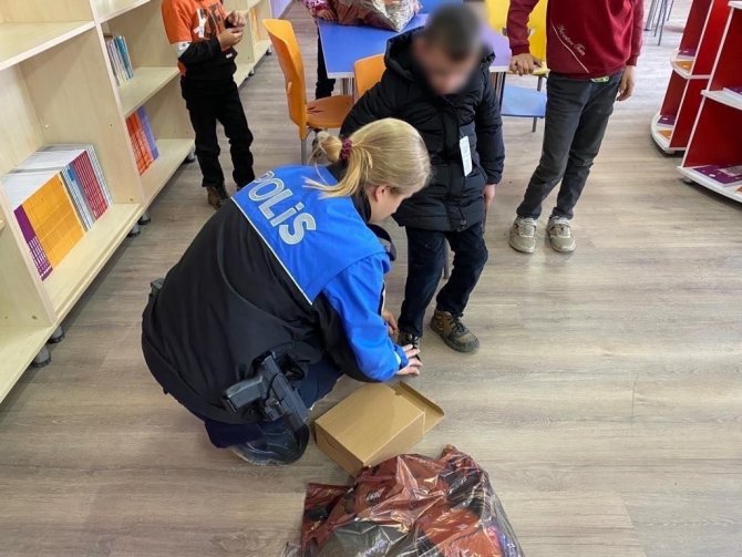 Hakkari Polisinden Öğrencileri ’Isıtan’ Destek