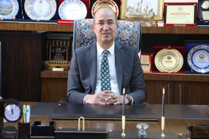 Üniversite Öğrencilerine Biner Lira Destek