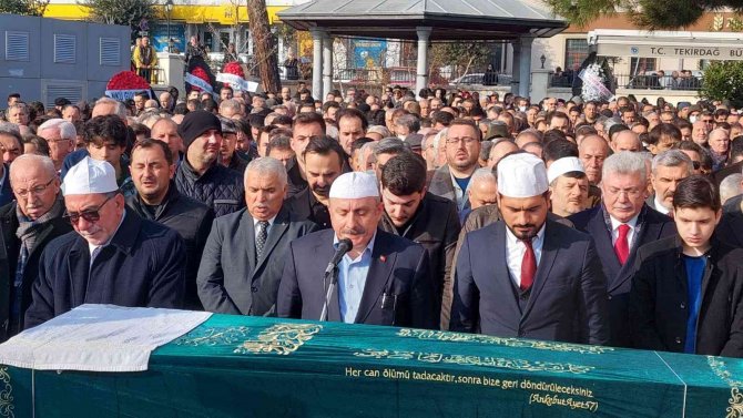 Tbmm Başkanı, Kardeşi Gibi Gördüğü Halasının Oğlunun Cenaze Namazını Kıldırdı