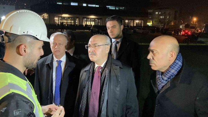 İ̇zmir Valisi Yavuz Selim Köşger: “Şuan 4 Vefat Eden Vatandaşımızın Olduğu Kesin”