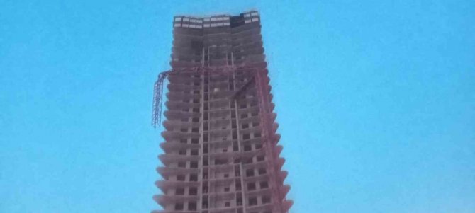 İ̇zmir’in Bornova İlçesinde Bir Otel İnşaatındaki Kule Vincin Bir Kısmı Devrildi. Kazada Ölü Ve Yaralıların Olduğu Belirtilirken, Olay Yerine Çok Sayıda Ekip Sevk Edildi.