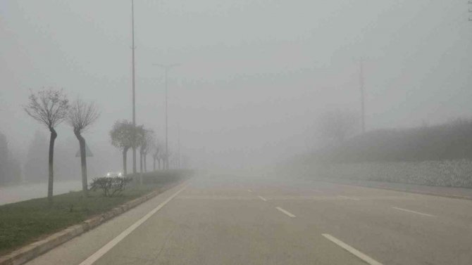 Karabük’te Yoğun Sis Görüş Mesafesini Kısalttı