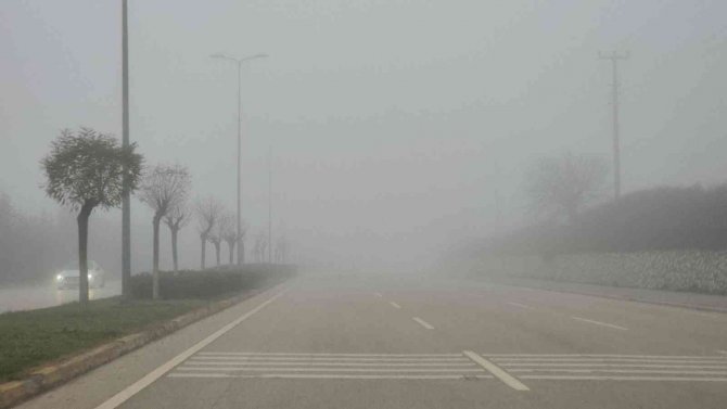 Karabük’te Yoğun Sis Görüş Mesafesini Kısalttı