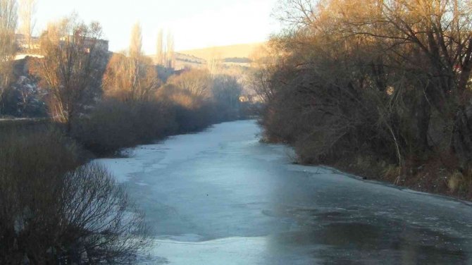 Kars Buz Kesti: Termometreler Eksi 15’i Gösterdi