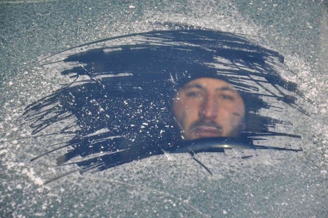 Kars Buz Kesti: Termometreler Eksi 15’i Gösterdi